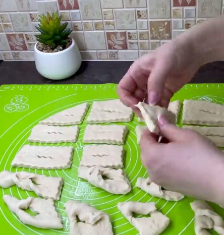 Полтавські ВЕРГУНИ. Це найпростіший і дуже зручний рецепт тіста! З нього прекрасні пиріжки, булочки, пампушки, пончики і навіть хліб! Виходить у всіх!