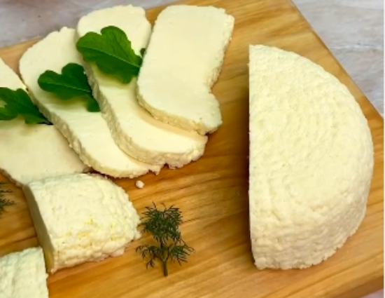 Беру 1 л покупного молока і готую дуже смачний сирок! Ніжніший за ніжне! Такий сир в магазині більше не купую!