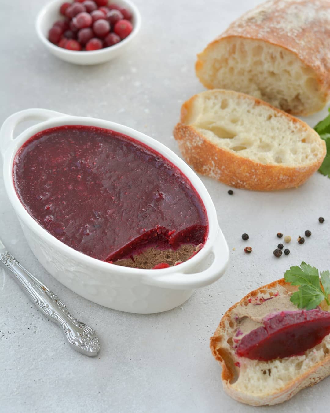 Це справжній смаковий бум! Печінковий паштет із ягідним желе - ніжний, неймовірно смачний і готується простіше-простого!