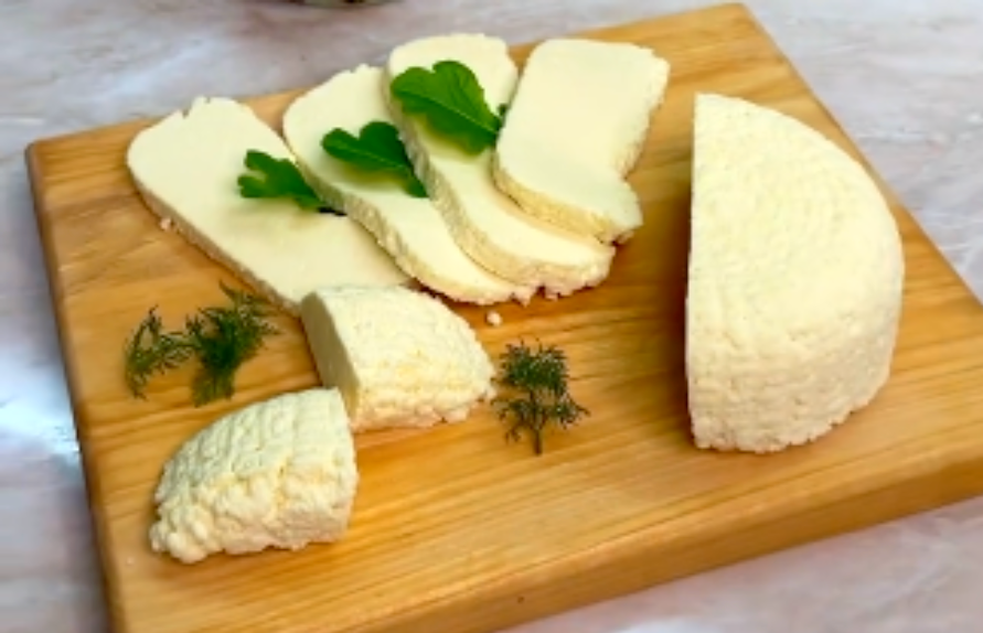 Беру 1 л покупного молока і готую дуже смачний сирок! Ніжніший за ніжне! Такий сир в магазині більше не купую!