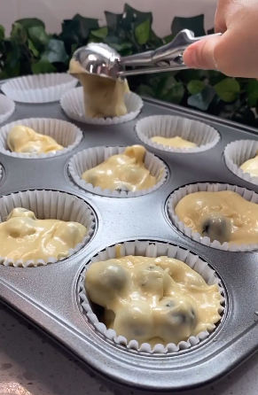 Найсмачніші і найсоковитіші кекси з лохиною. В сезон ягід печу їх часто! Простенька випічка до чаю на швидку руку