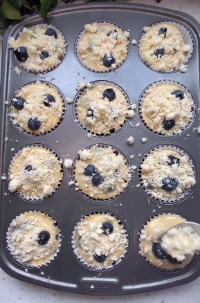 Найсмачніші і найсоковитіші кекси з лохиною. В сезон ягід печу їх часто! Простенька випічка до чаю на швидку руку