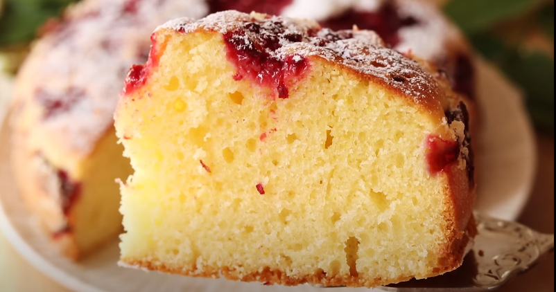 Мій найкращий пиріг на кожен день! Печу його з сезонними ягідками! Найшвидший і найсмачніший рецепт випічки до чаю!