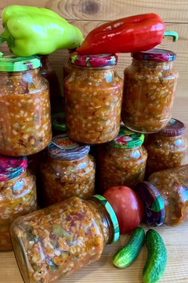 Розсольник на зиму - це справжня паличка-виручалочка для господинь! Відкрила баночку і супчик готовий!