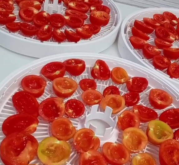 Моя заготовка номер 1 на зиму! В'ялені томати - це неймовірно смачно, хто ще не пробував - дуже рекомендую!