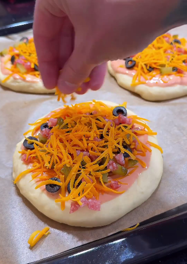 Найсмачніша «Шкільна піца». Цей шикарний рецепт піци мені підказали у їдальні місцевої школи