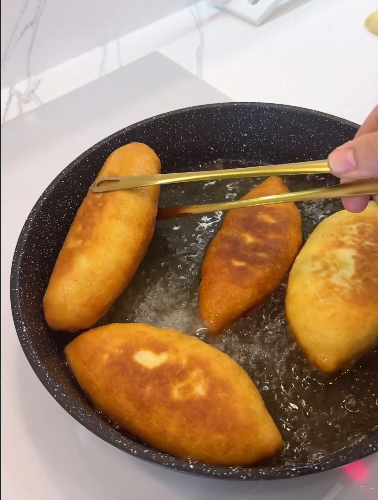 Готуємо пиріжки на борошняній заварці! Тепер інакше пиріжки не готую! Неймовірно смачні і ніжні - не рецепт, а золото