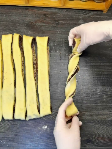 Булочки з маком, як пух - неймовірно смачні та повітряні. Такі булочки робила моя бабуся