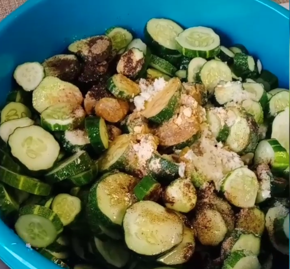 Салат з огірків у гірчичній заливці на зиму. Маєте багато перерослих огірків і не знаєте що з ними робити - цей салат ваш порятунок!