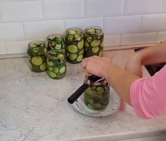 Салат з огірків у гірчичній заливці на зиму. Маєте багато перерослих огірків і не знаєте що з ними робити - цей салат ваш порятунок!