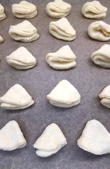 Найсмачніше сирне печиво з дитинства, а ви пам'ятаєте таке? Беру 500 грам сиру і печу гору "Гусячих лапок" до чаю