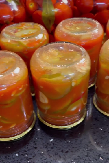 Огірки в томатному соусі на зиму - цей рецепт найкращий серед всіх, які я пробувала!