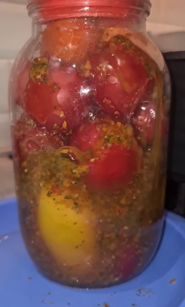 Ці помідори "По-грузинськи" в нас на повторі щороку! Ароматні і дуже смачні помідори на зиму закриваю за рецептом сусідки