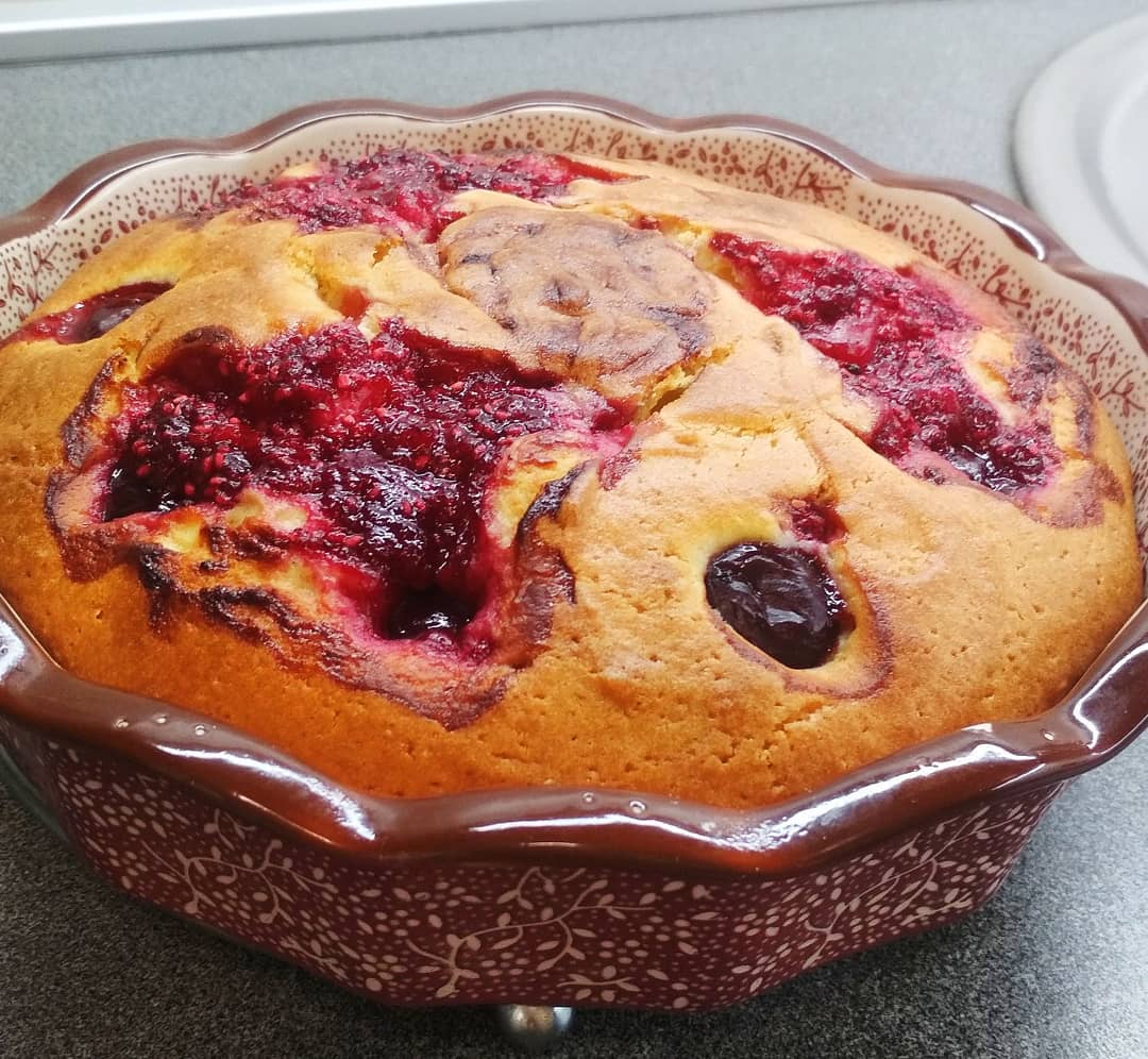 Пиріг на швидку руку. Беру 1 яйце, 150 грам молока печу солодкий пиріг до чаю БЕЗ міксера