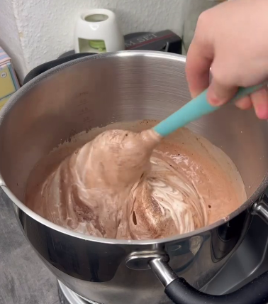 Шоколадний бісквіт на кип'ятку. Мій найпопулярніший, високий, просто шикарний шоко-бісквіт для тортів