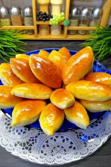 М'які пиріжки як пух, які довго не черствіють. Здобні будочки з ароматною начинкою за рецептом моєї матусі