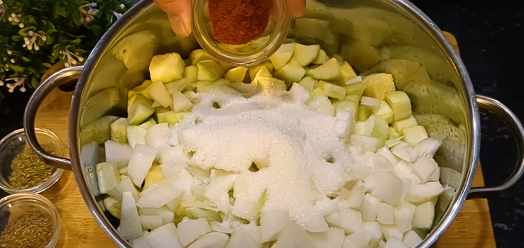 Кетчуп з кабачків на зиму. Хотіла приготувати на зиму та з'їли банку за раз! Готуватиму все літо, бо дуже смачно!