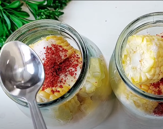 Кукурудза на зиму тепер тільки так! Найсмачніша заготовка із кукурудзи, яку в моїй сім'ї обожнюють