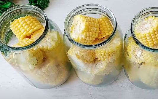 Кукурудза на зиму тепер тільки так! Найсмачніша заготовка із кукурудзи, яку в моїй сім'ї обожнюють