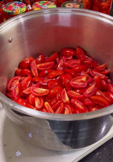 Огірки в томатному соусі на зиму - цей рецепт найкращий серед всіх, які я пробувала!