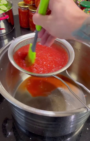 Огірки в томатному соусі на зиму - цей рецепт найкращий серед всіх, які я пробувала!