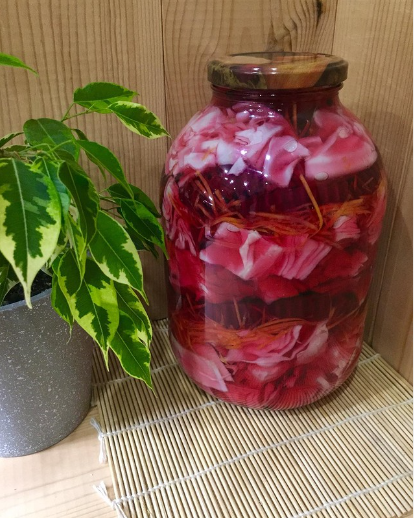 Показую, яку смакоту я готую з ранньої капусти! Маринована капуста з буряком швидкого приготування