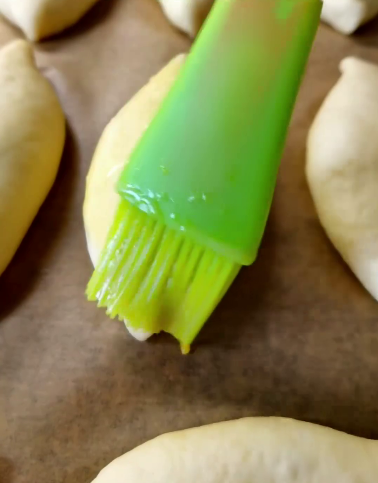 М'які пиріжки як пух, які довго не черствіють. Здобні будочки з ароматною начинкою за рецептом моєї матусі