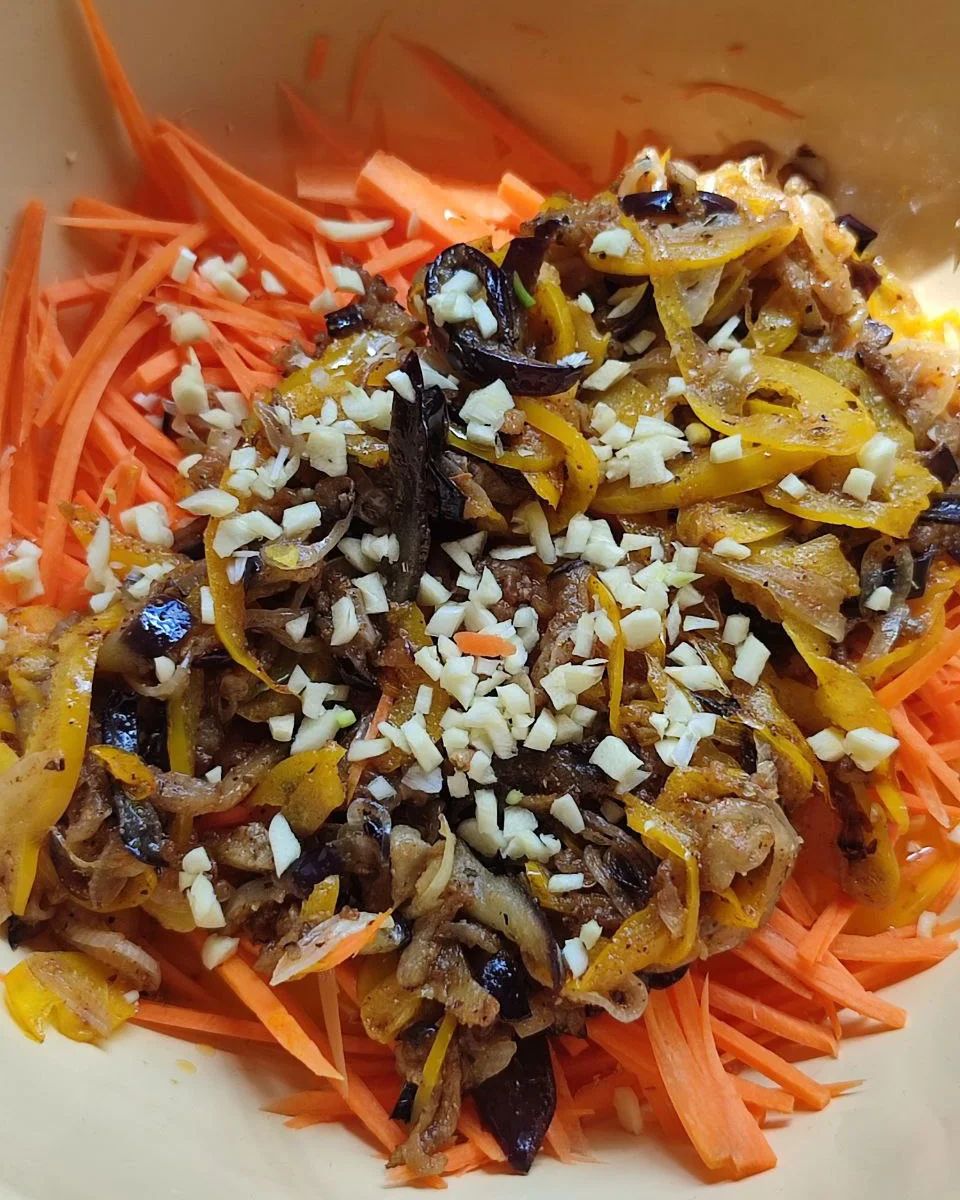 Фунчоза з овочами по-корейськи - гостра, пікантна закуска до будь-якого літнього застілля