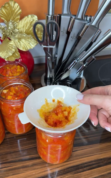 Салат "Анкл Бенс" з кабачків на зиму. Виходить надзвичайно смачний і готується просто - обов'язково беріть на замітку