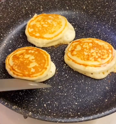 Ви будете в шоці! Найпишніші оладки БЕЗ яєць - це тепер мій найулюбленіший рецепт оладок