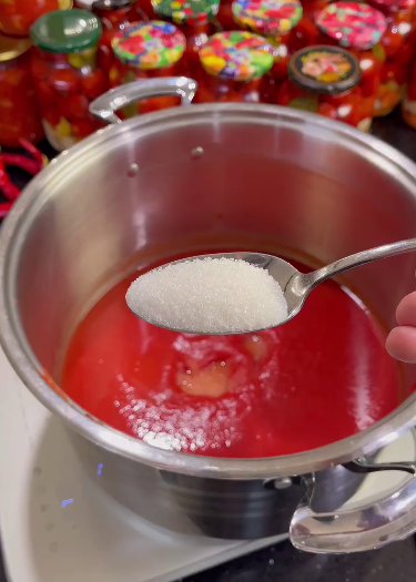 Огірки в томатному соусі на зиму - цей рецепт найкращий серед всіх, які я пробувала!