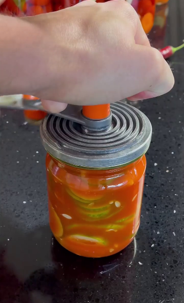 Огірки в томатному соусі на зиму - цей рецепт найкращий серед всіх, які я пробувала!