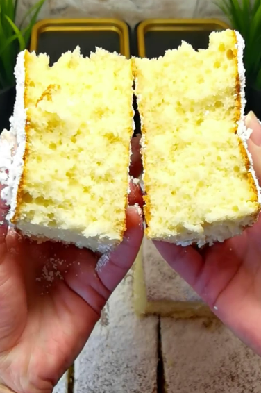 Гарячий молочний пиріг - неймовірно повітряний бісквіт! Дуже смачний та ніжний, можна змастити кремом або варенням