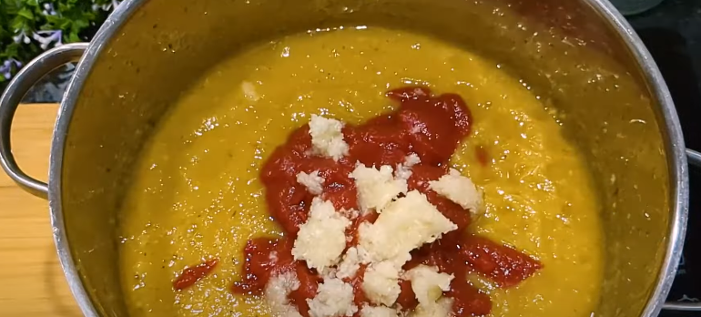 Кетчуп з кабачків на зиму. Хотіла приготувати на зиму та з'їли банку за раз! Готуватиму все літо, бо дуже смачно!