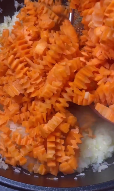 Розсольник на зиму - це справжня паличка-виручалочка для господинь! Відкрила баночку і супчик готовий!