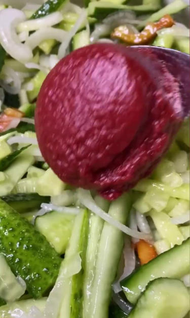 Салат з огірків на зиму. Я навіть і не очікувала, що це так смачно! Рецепт, який Ви 100% повинні спробувати!