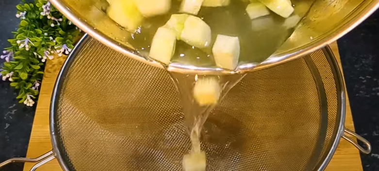 Кетчуп з кабачків на зиму. Хотіла приготувати на зиму та з'їли банку за раз! Готуватиму все літо, бо дуже смачно!