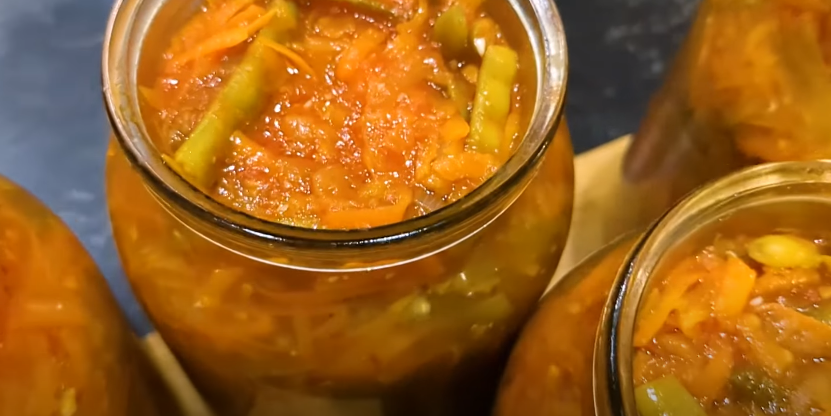 Баночку відкриваю і всі ситі! Салат "Квасоля стручкова з овочами" - чудовий рецепт смачної і ситної заготовки на зиму!