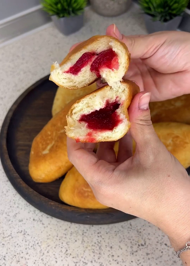 Готуємо пиріжки на борошняній заварці! Тепер інакше пиріжки не готую! Неймовірно смачні і ніжні - не рецепт, а золото