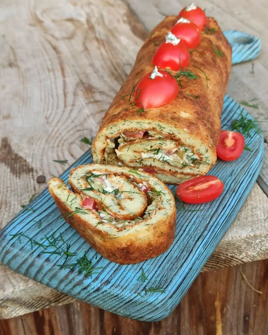 Кабачковий рулет з баклажанами, томатами, зеленню та часником. Мінімум олії - цікавіша структура і безліч варіантів начинок