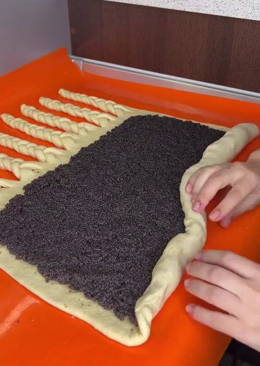 Здобний маковий рулет "Плетений вертут" - чудовий рецепт моєї бабусі. Дуже смачний, багато начинки і мало тіста