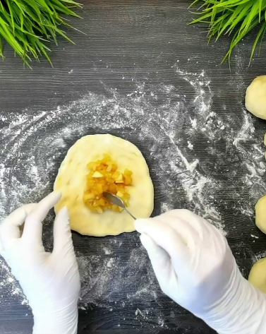 М'які пиріжки як пух, які довго не черствіють. Здобні будочки з ароматною начинкою за рецептом моєї матусі