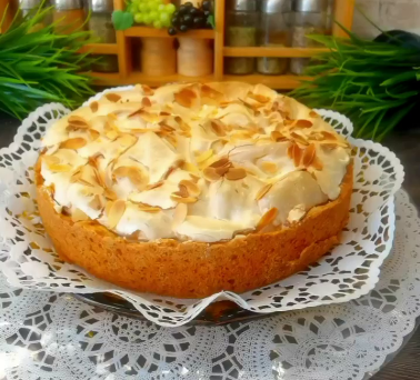 Його печуть вже всі мої знайомі! Неймовірно смачний пісочний пиріг з ароматною ягідною начинкою та повітряним безе