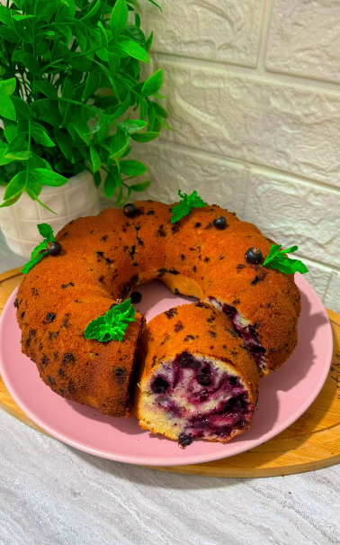 Кекс зі смородиною на швидку руку! Ягоду можете використовувати будь-яку! В сезон печу постійно!