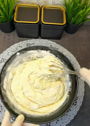 Гарячий молочний пиріг - неймовірно повітряний бісквіт! Дуже смачний та ніжний, можна змастити кремом або варенням