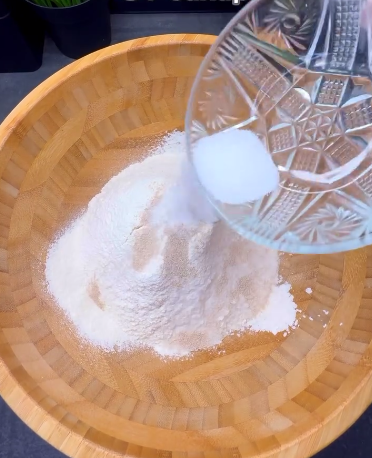 Цю чудову випічку подаю замість хліба, з з борщем - просто ідеально! Швидкі, хрумкі булочки, без замісу!