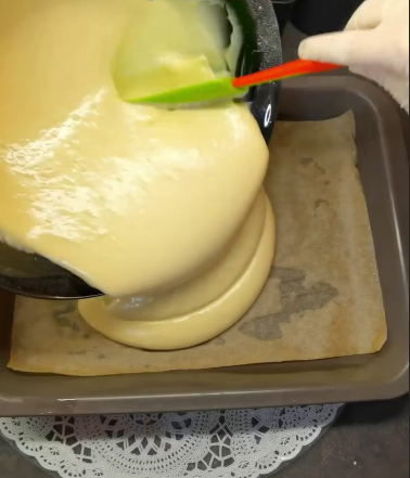 Гарячий молочний пиріг - неймовірно повітряний бісквіт! Дуже смачний та ніжний, можна змастити кремом або варенням