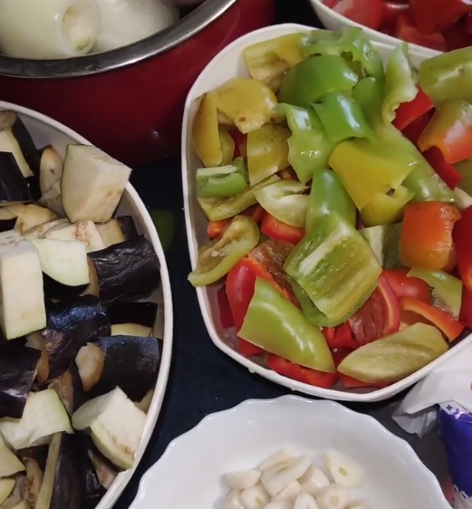 Салат "В десяточку" на зиму. Це найсмачніший салат, який я готувала! Його з'їдаємо швидше за всі!