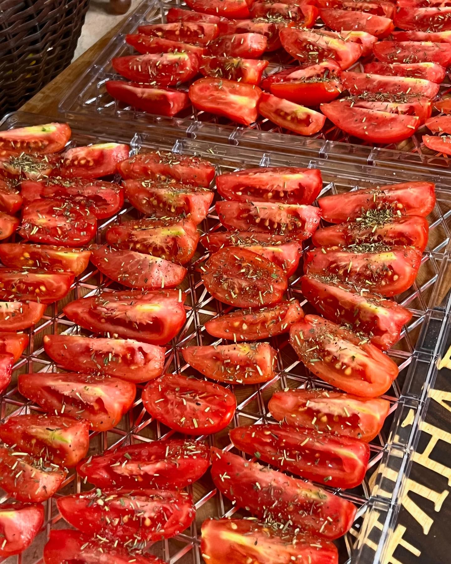 Показую, як я готую в'ялені томати на зиму - це дуже смачно, тому щиро рекомендую!