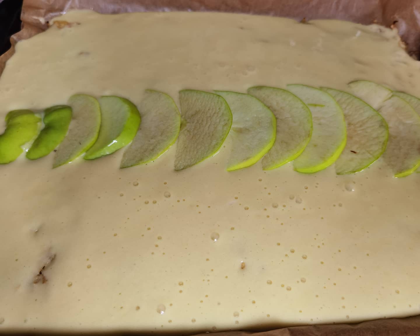 Беру 2 яйця, яблука та борошно і готую швидкий, лінивий яблучний рулет до чаю